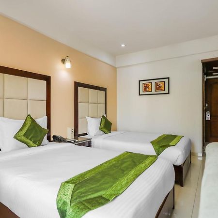 Treebo Trend Hotel Parker Ахмедабад Екстериор снимка