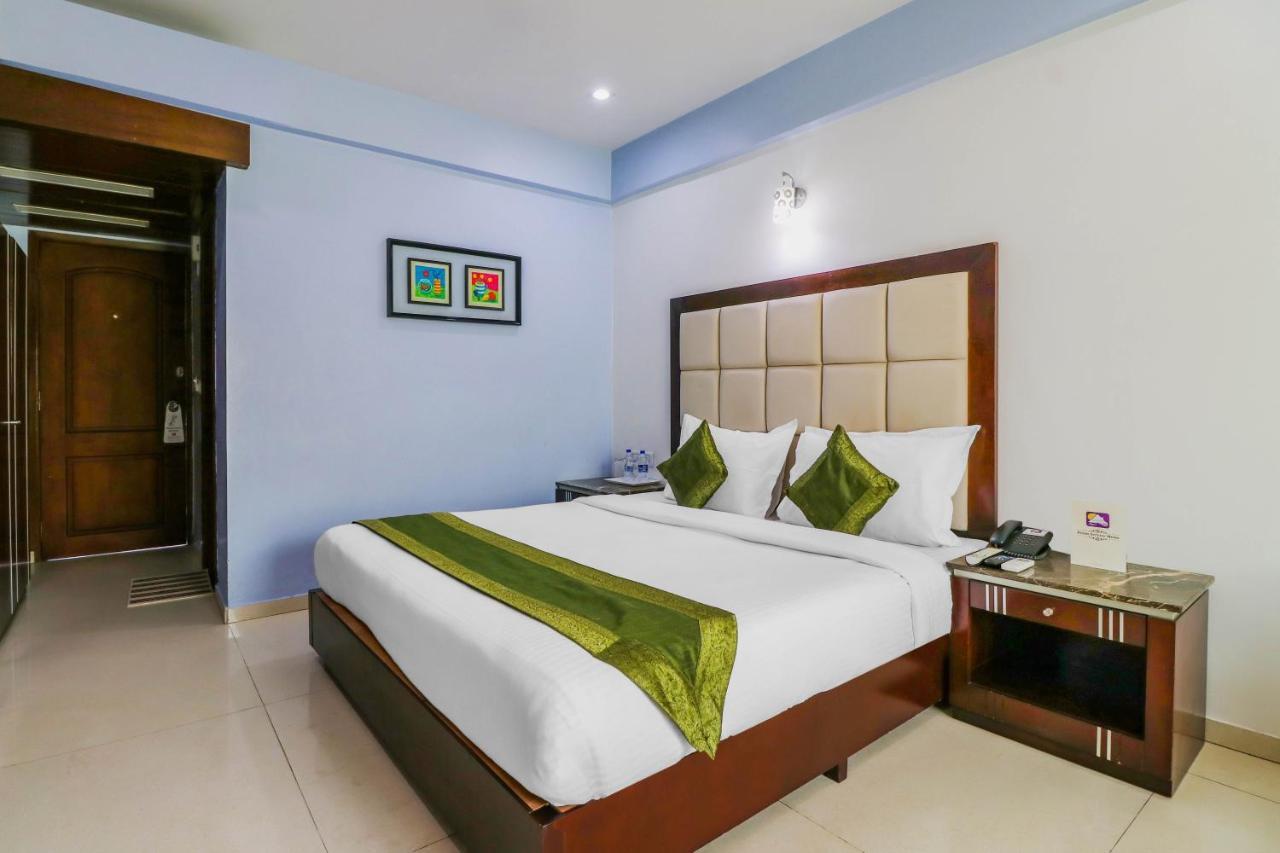 Treebo Trend Hotel Parker Ахмедабад Екстериор снимка