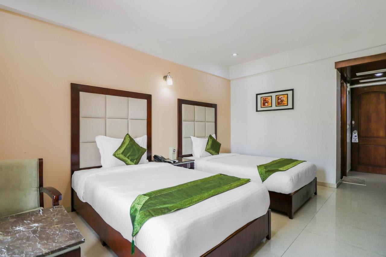 Treebo Trend Hotel Parker Ахмедабад Екстериор снимка