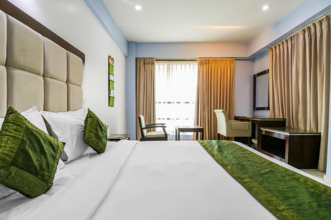 Treebo Trend Hotel Parker Ахмедабад Екстериор снимка