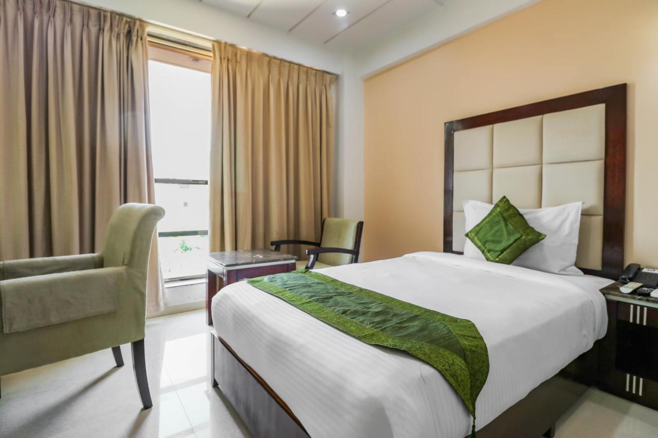 Treebo Trend Hotel Parker Ахмедабад Екстериор снимка