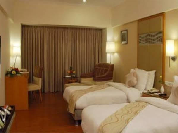 Treebo Trend Hotel Parker Ахмедабад Екстериор снимка